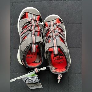⚫️5/$25!⚫️Oshkosh everyplay toddler shoes (size 7)